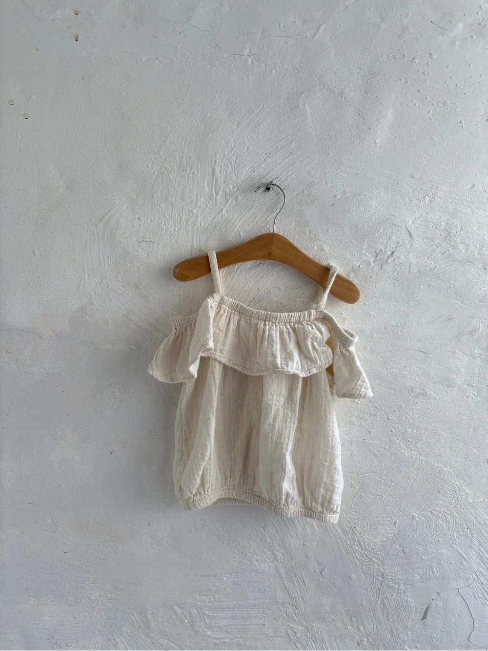 Old navy size 8 Off-Shoulder Ruffle-Trim Top